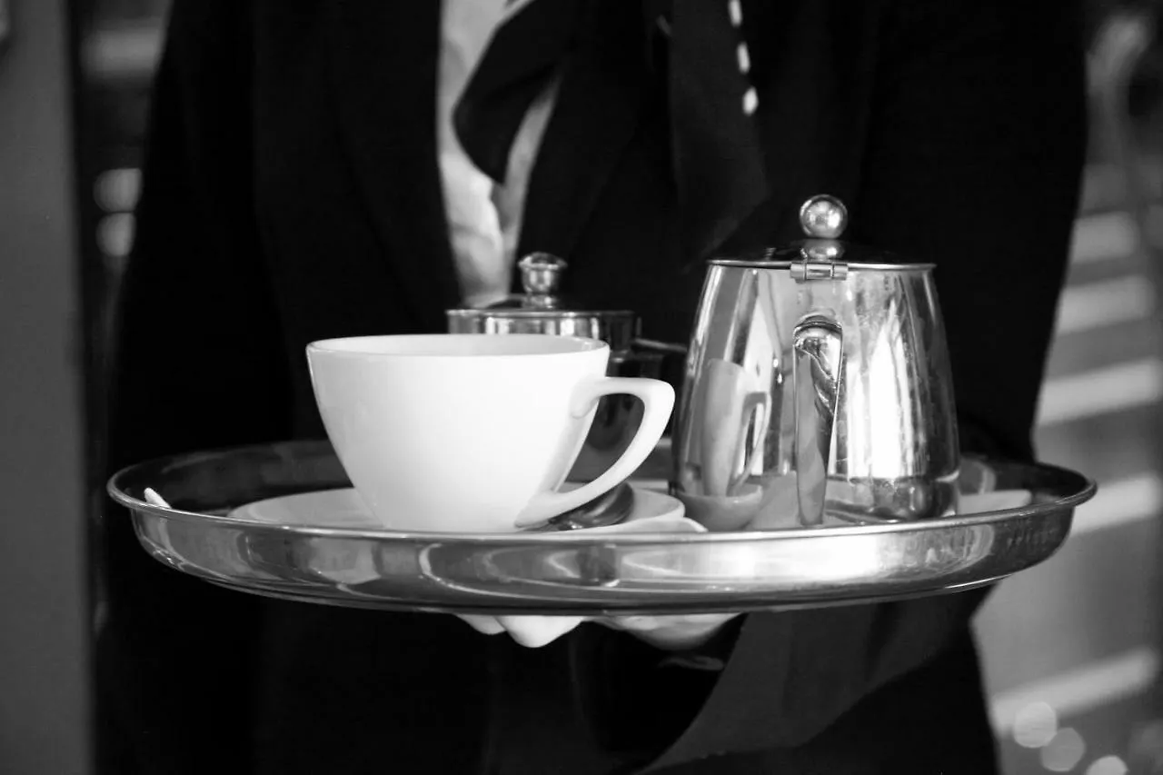 Earl Of Doncaster Hotel 4*,